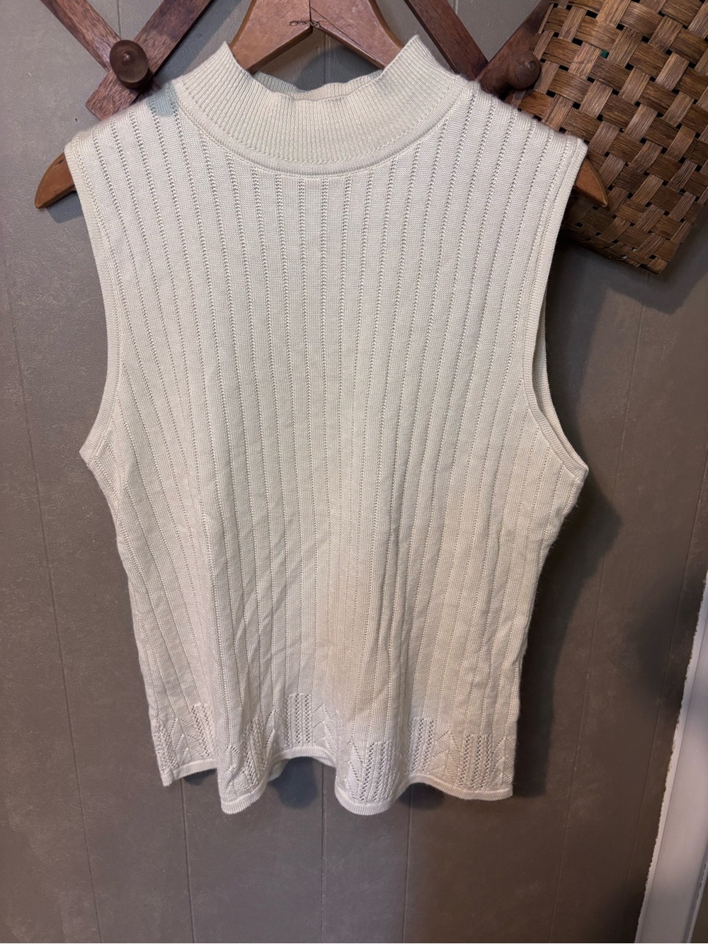 Alfred Dunner Cream Sleeveless Mock Neck Ribbed Knit Tank